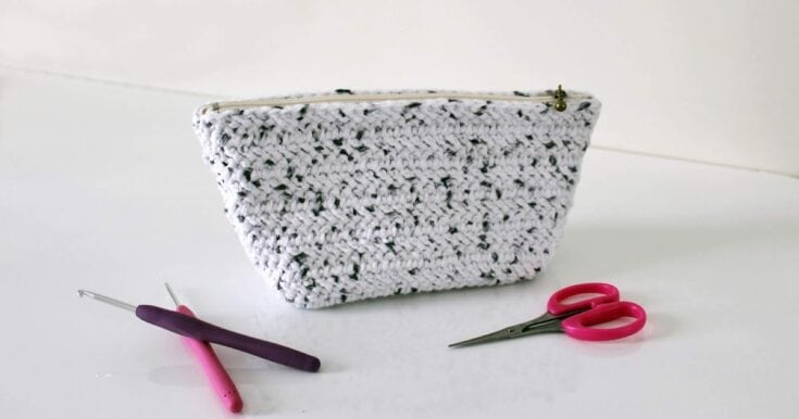 simple zipped crochet make up bag pattern